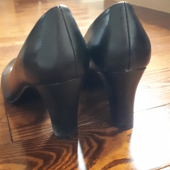 Aerosoles Comfort Heels - Picture 3 of 8